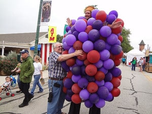 Stiltwalking Grapes